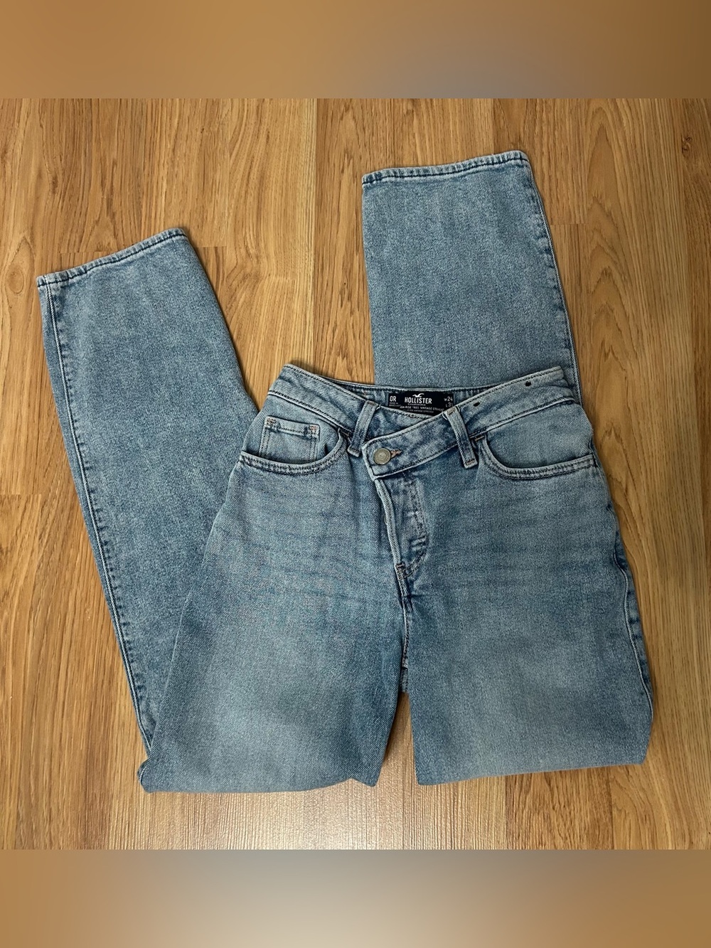 Hollister Ultra High Rise 90s Vintage Straight Jeans